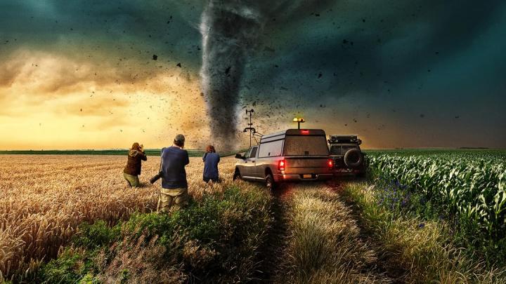 مسلسل In the Eye of the Storm: Chasers مترجم ماي سيما